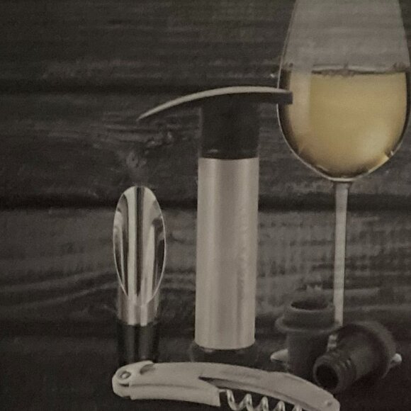 BNWOT CELLAR DINE STAINLESS STEEL WINE ACCESSORY 5-PIECE GIFT SET - Picture 3 of 4